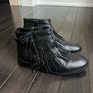 Woman's Black Fringe Ankle Boots | 6.5